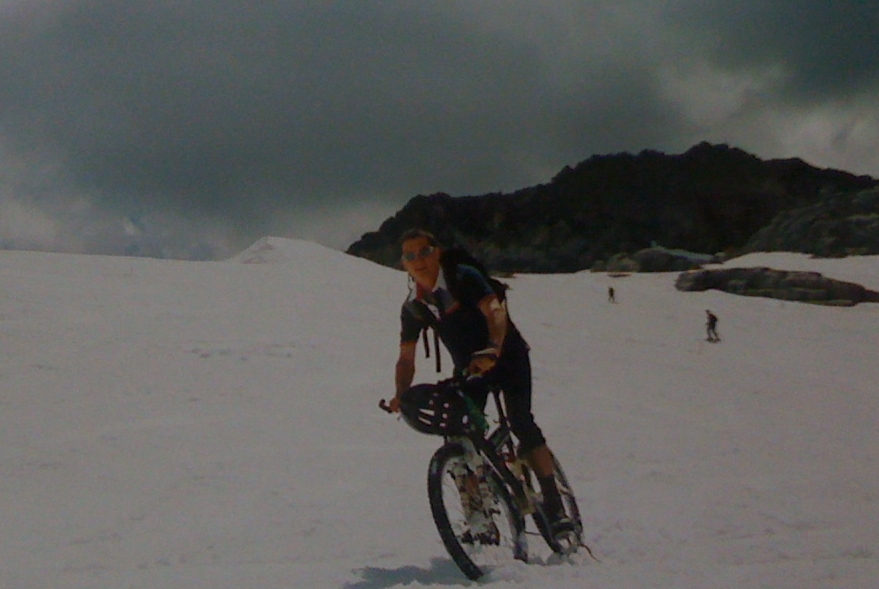Pavel Trala Bike Whistler></A></p>

<p><b>Na kole do Afriky</b></p>

<p>Po operaci kolena se Pavel rozhold pro vlastn rehabilitaci a naplnoval si cestu na kole do Afriky.  Pavel se brzy vyda na kole smrem stle na jih a pokus se dojet a do Afriky.  Pokud chcete lapat teba i jen st cesty s nm, nevhejte se ppojit.  Jestli se vm nechce buit do pedl, mete sledovat tuto pou, vetn zznamu trasy a report 
na:  <A href=