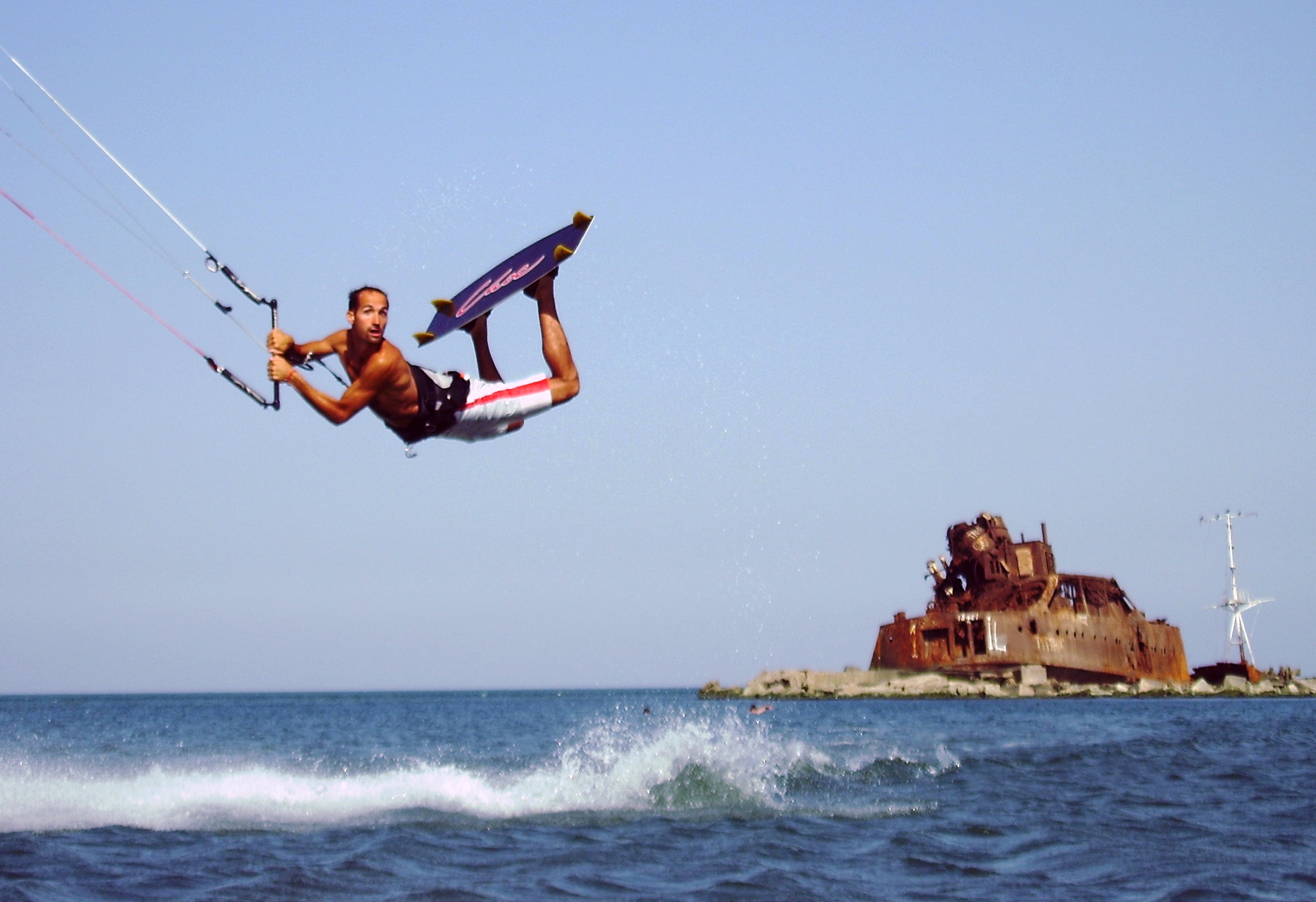 Pavel Tr�ala></p> 

<p>Ve speci�ln� rubrice TRAVEL WITH PAVEL pravideln� p�isp�v� do nejv�t��ho sv�tov�ho kitesurfa�sk�ho �asopisu Kiteworld.  Pavel se stal prvn�m kitesurfa�em na Kaspick�m mo�i a tak� jako historicky prvn� snowkitoval na svaz�ch Mount Everestu a stanovil tak sv�tov� v��kov� rekord v 4500 m na vod� a tak� v 6500 m na sn�hu.</p>

<p><b>Protagonista televizn�ho seri�lu o surfov�n�</b></p>

<p>Pro zahrani�n� televizn� stanici Pavel pravideln� p�ipravuje televizn� seri�l o cestov�n� a surfov�n� pod n�zvem TRAVEL WITH PAVEL.  Trailer si m��ete prohl�dnout zde:</p>

<iframe width=